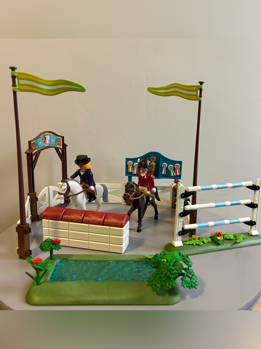 Playmobil Equestrian Show Jumping Playset - Brown & White Horses
